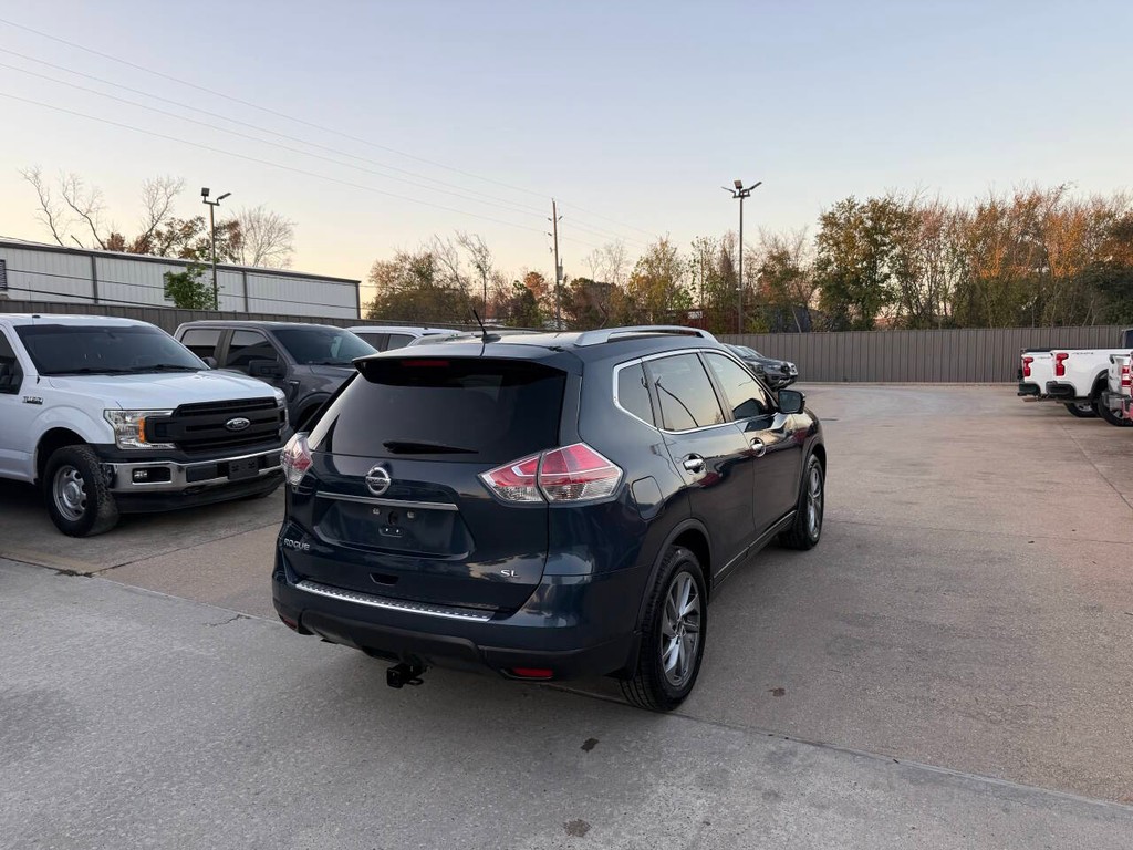 Nissan Rogue Vehicle Full-screen Gallery Image 05