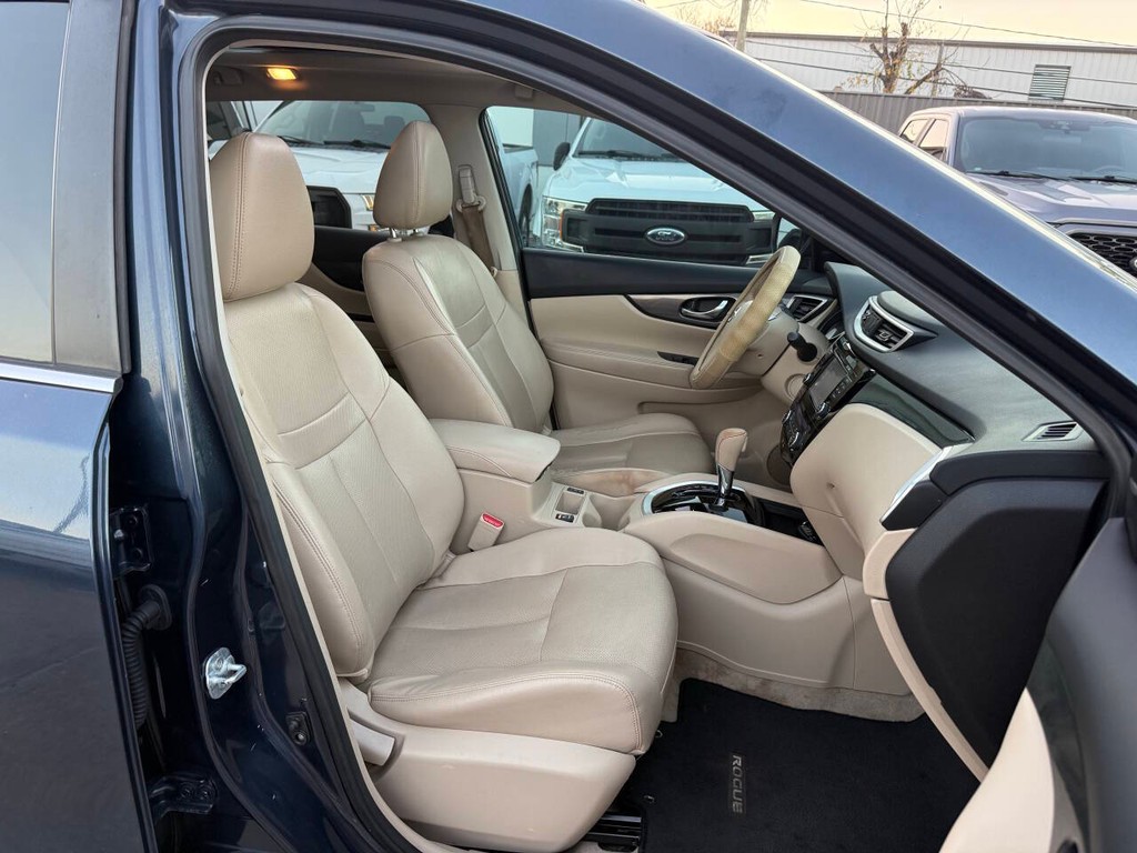 Nissan Rogue Vehicle Full-screen Gallery Image 10