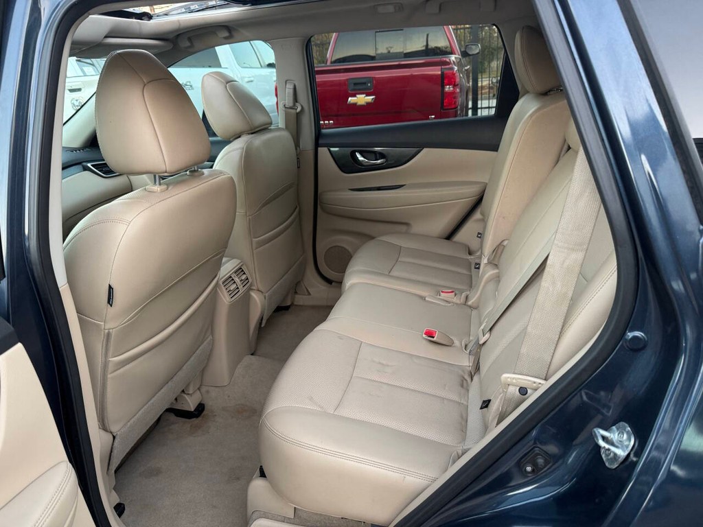 Nissan Rogue Vehicle Full-screen Gallery Image 13