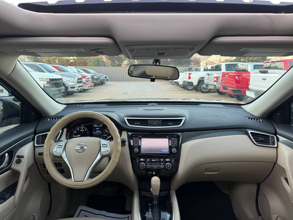 Nissan Rogue Vehicle Full-screen Gallery Image 17