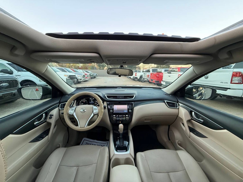 Nissan Rogue Vehicle Full-screen Gallery Image 18