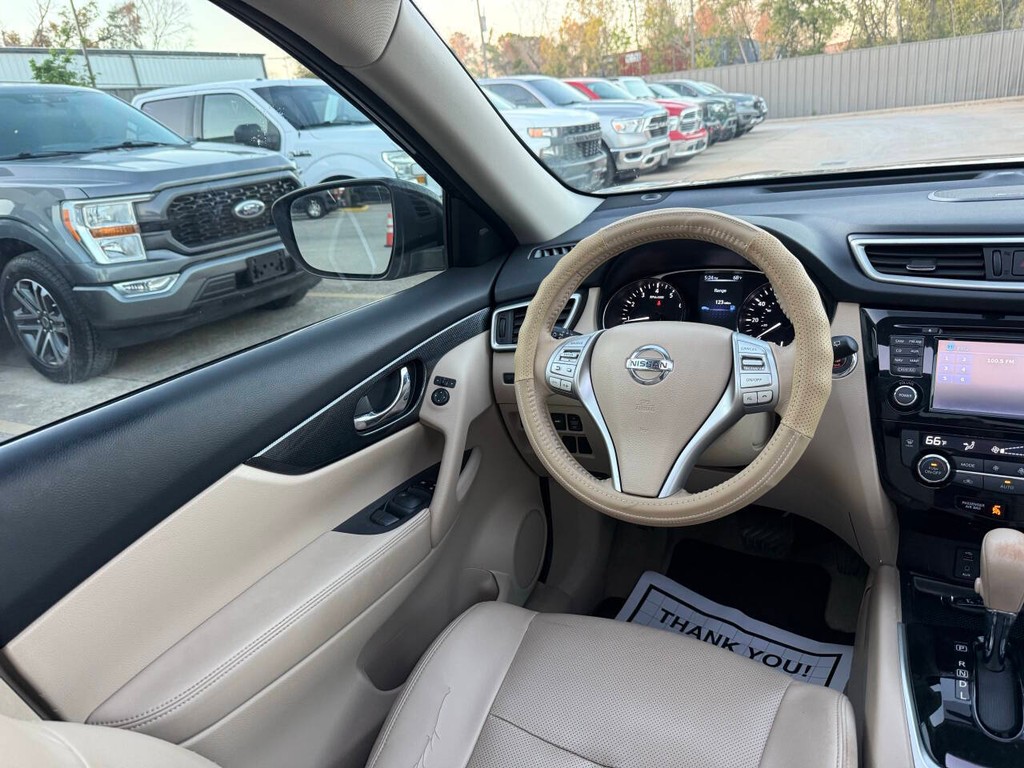 Nissan Rogue Vehicle Full-screen Gallery Image 19