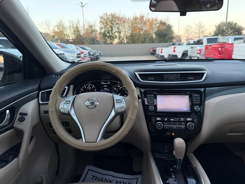 Nissan Rogue Vehicle Full-screen Gallery Image 21