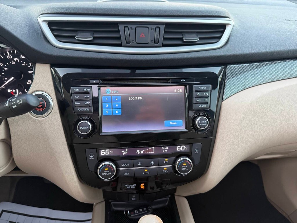 Nissan Rogue Vehicle Full-screen Gallery Image 22