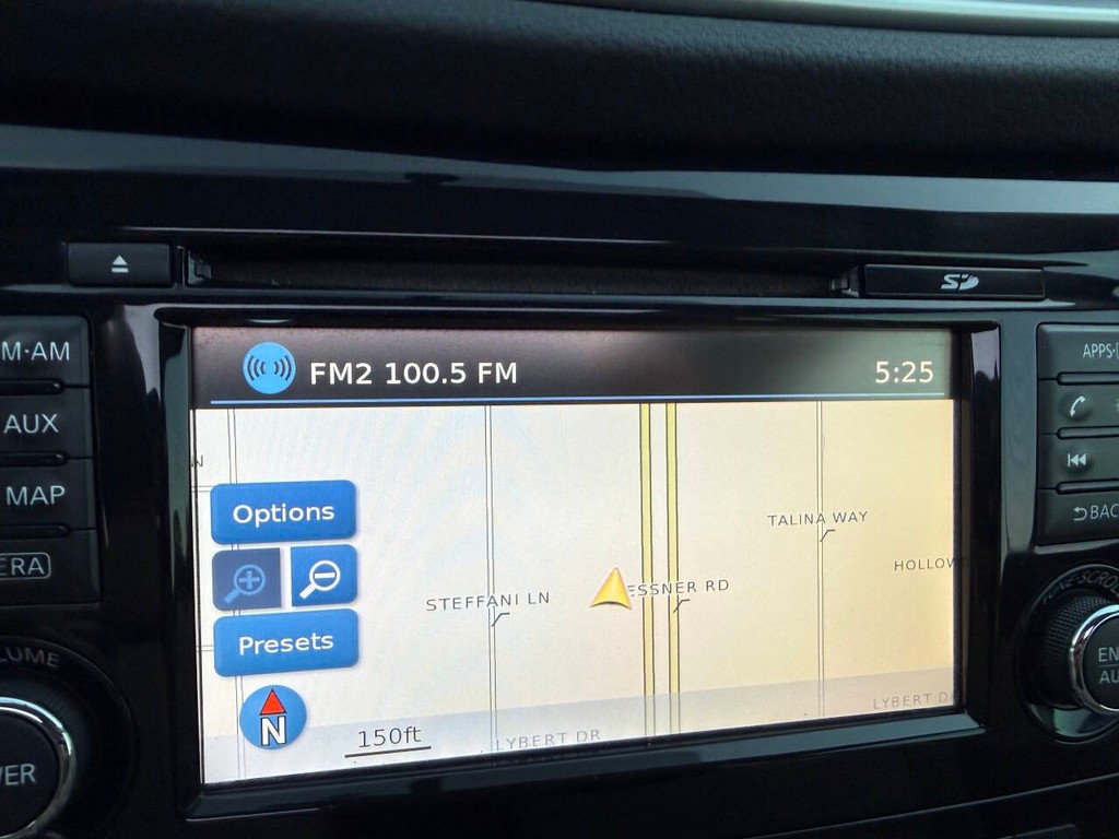 Nissan Rogue Vehicle Full-screen Gallery Image 23