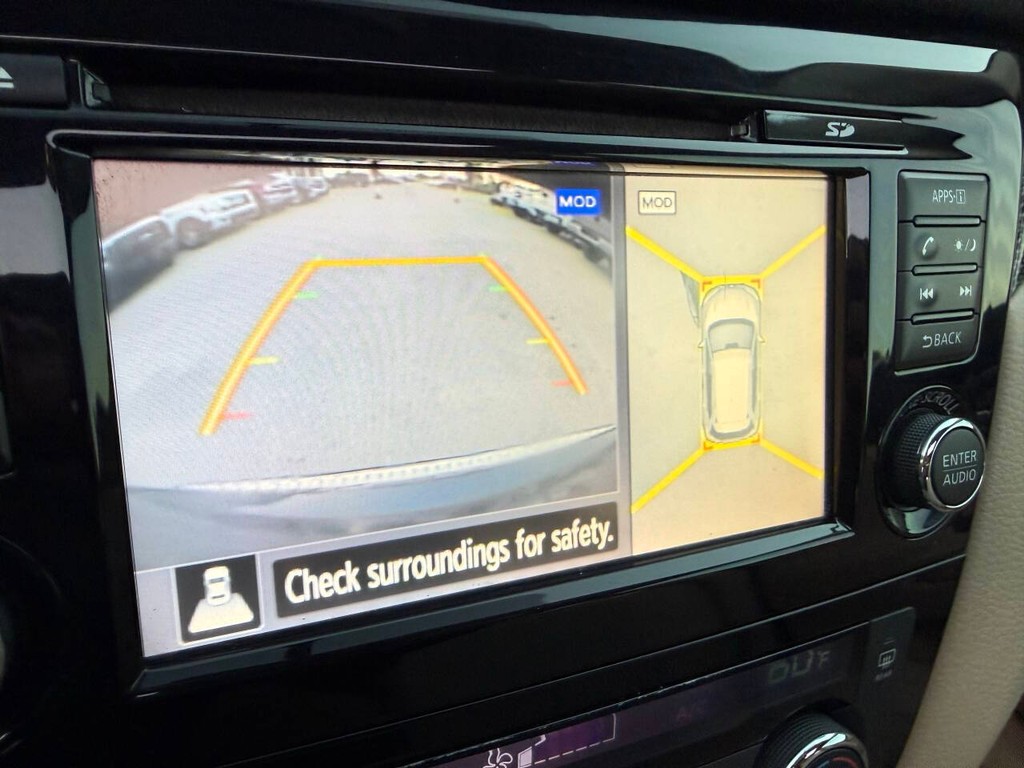 Nissan Rogue Vehicle Full-screen Gallery Image 24