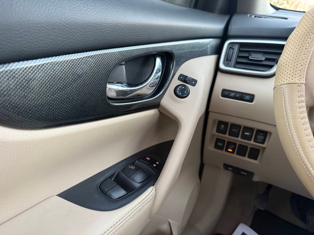 Nissan Rogue Vehicle Full-screen Gallery Image 27