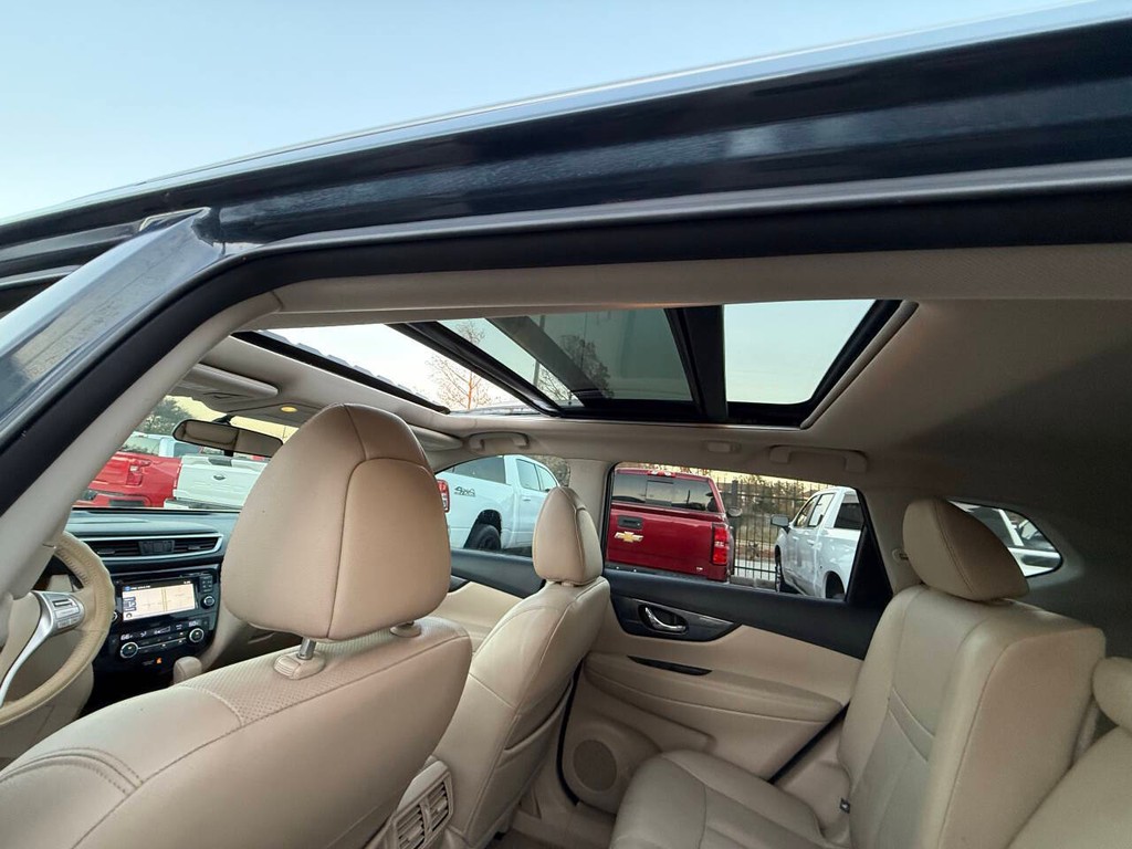 Nissan Rogue Vehicle Full-screen Gallery Image 29