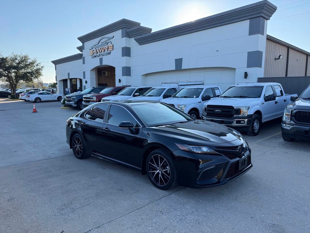 Toyota Camry Vehicle Full-screen Gallery Image 02