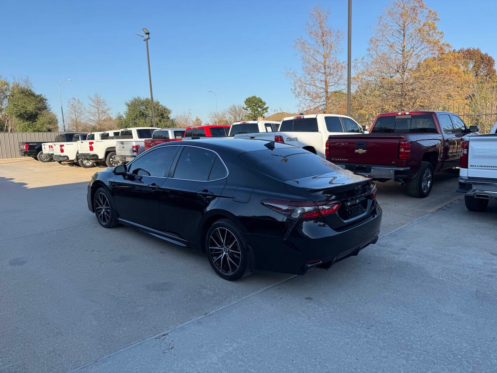 Toyota Camry Vehicle Full-screen Gallery Image 04