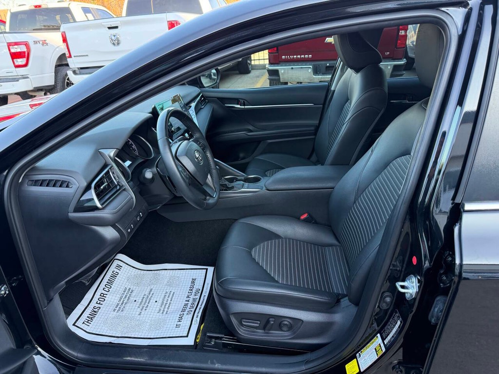 Toyota Camry Vehicle Full-screen Gallery Image 07