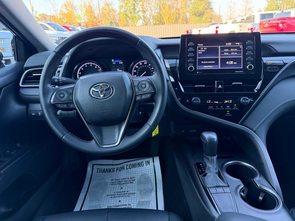 Toyota Camry Vehicle Full-screen Gallery Image 21