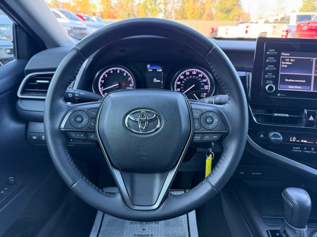 Toyota Camry Vehicle Full-screen Gallery Image 22