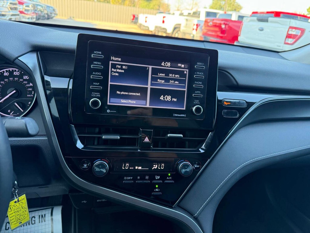 Toyota Camry Vehicle Full-screen Gallery Image 24