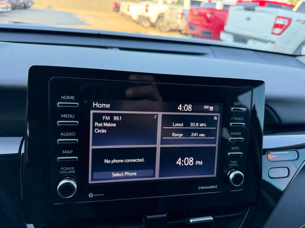 Toyota Camry Vehicle Full-screen Gallery Image 25