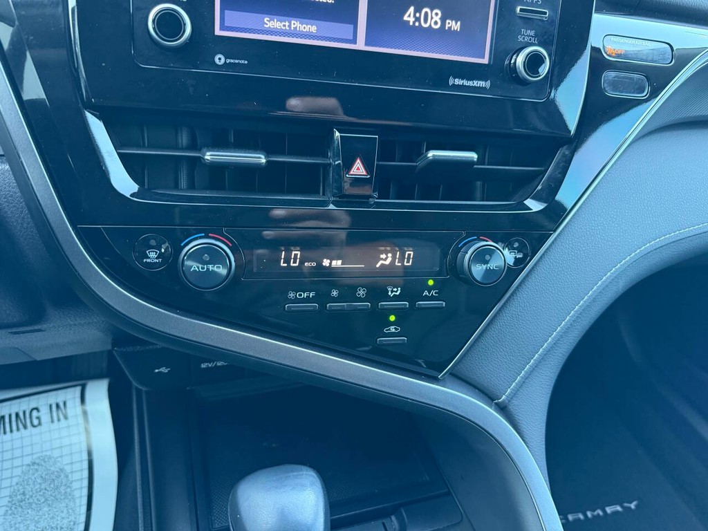 Toyota Camry Vehicle Full-screen Gallery Image 28