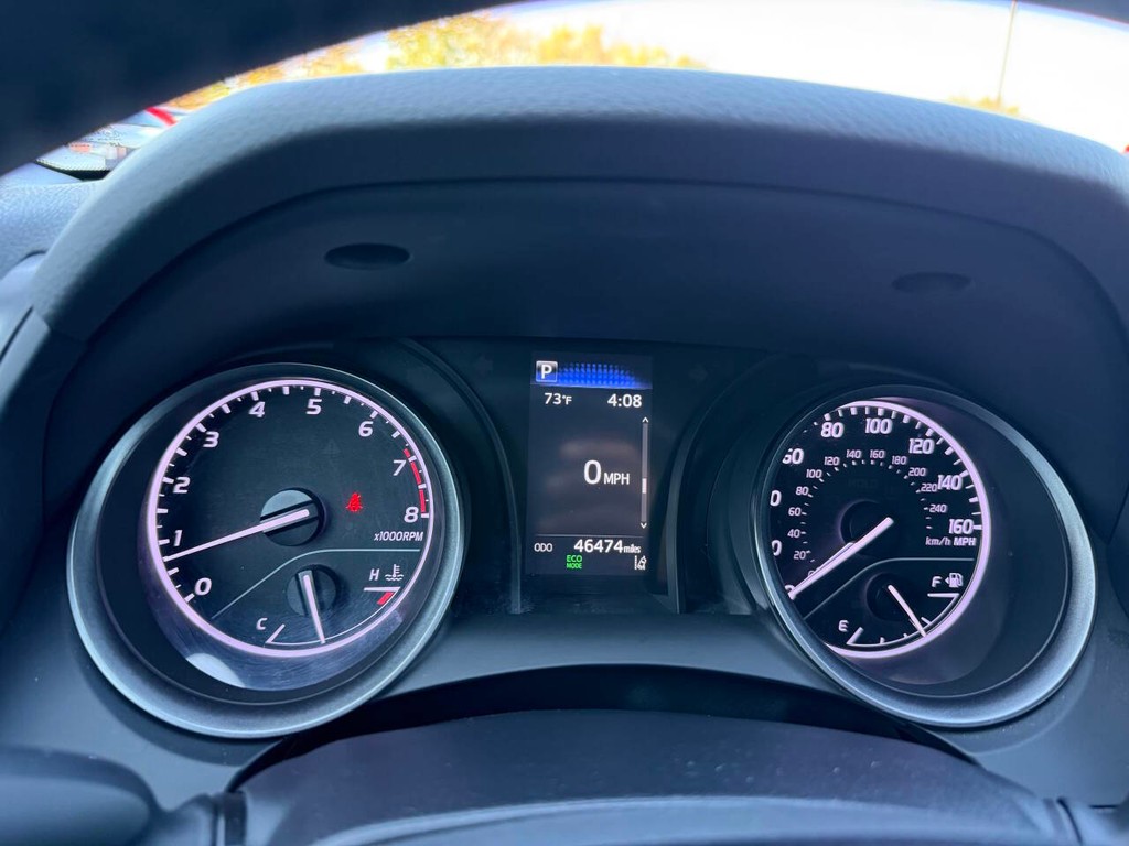 Toyota Camry Vehicle Full-screen Gallery Image 31