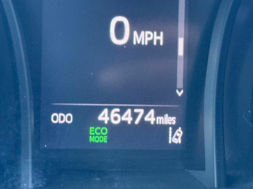 Toyota Camry Vehicle Full-screen Gallery Image 32