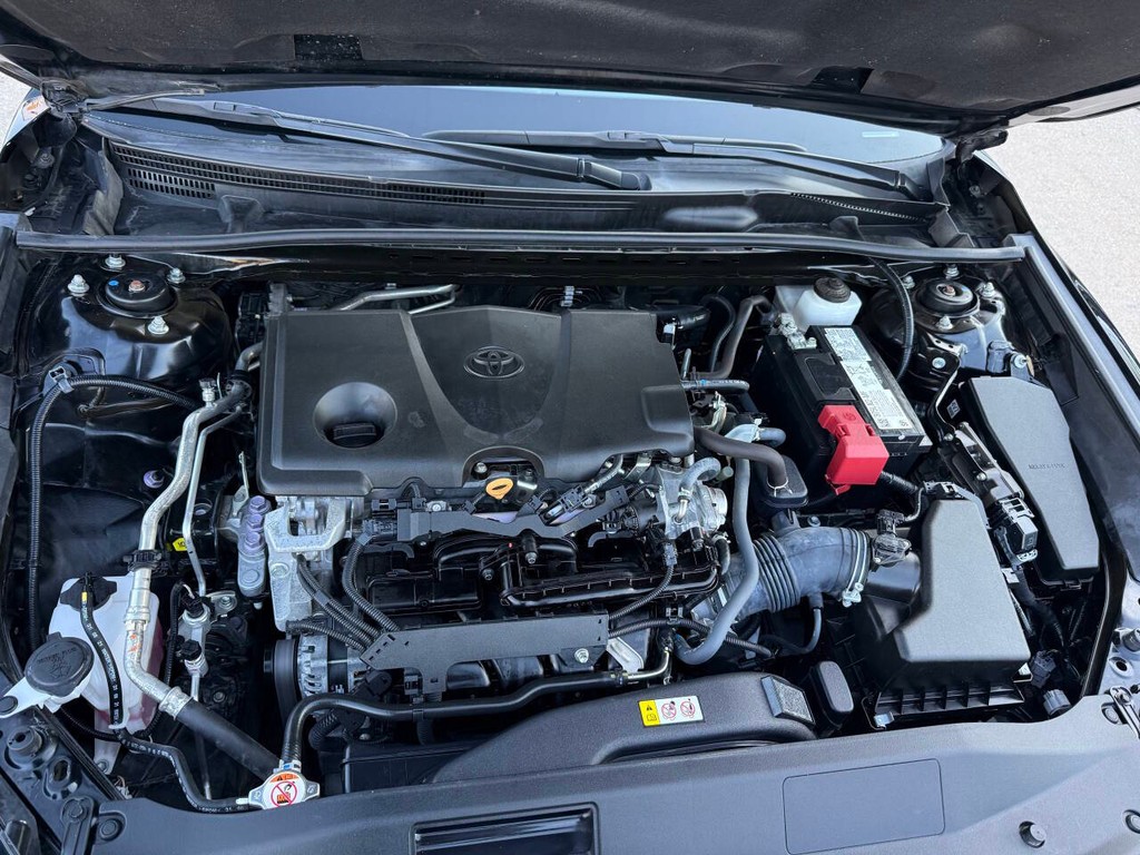 Toyota Camry Vehicle Full-screen Gallery Image 34