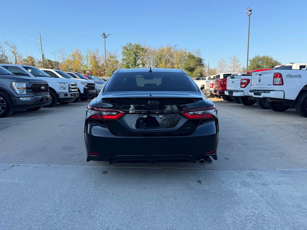 Toyota Camry Vehicle Full-screen Gallery Image 37