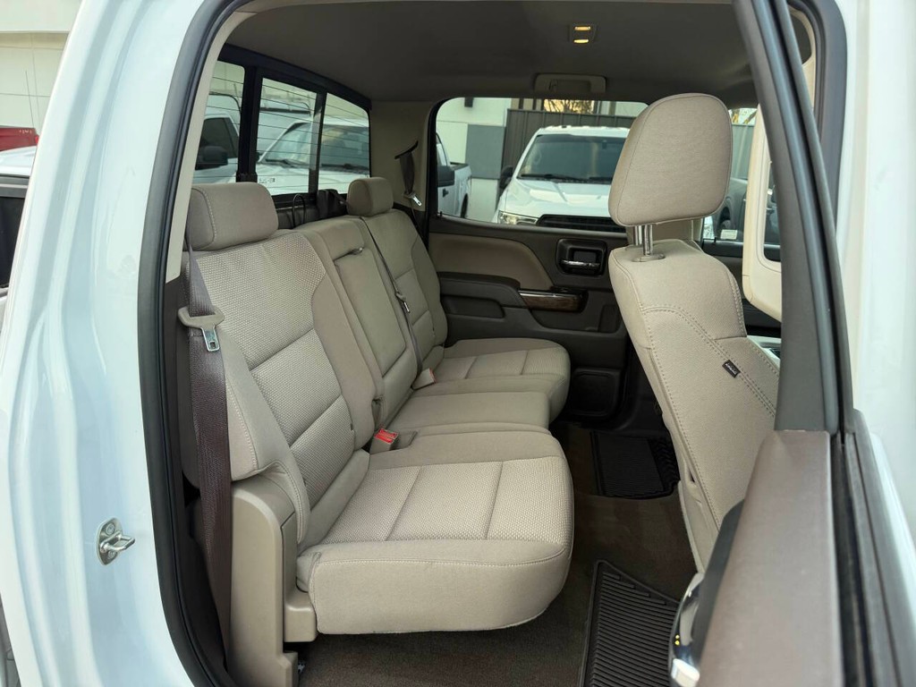 Chevrolet Silverado 1500 Vehicle Full-screen Gallery Image 16