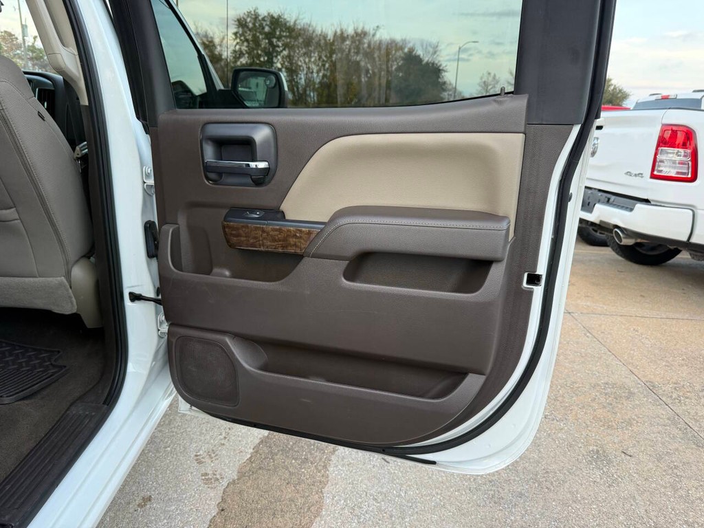 Chevrolet Silverado 1500 Vehicle Full-screen Gallery Image 17