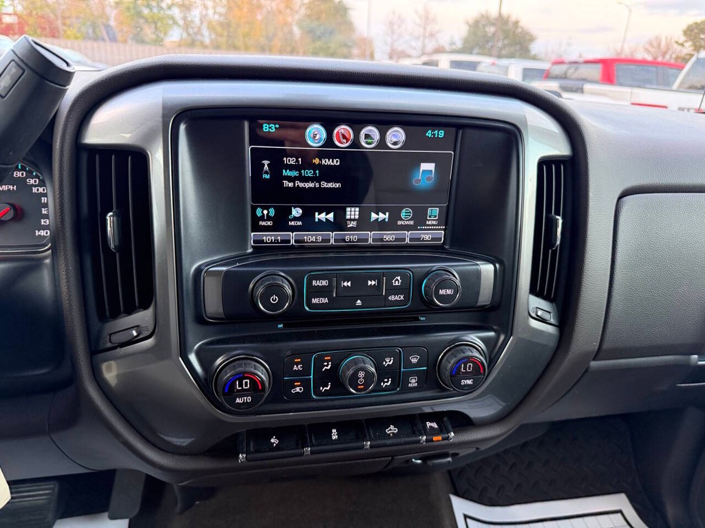 Chevrolet Silverado 1500 Vehicle Full-screen Gallery Image 24