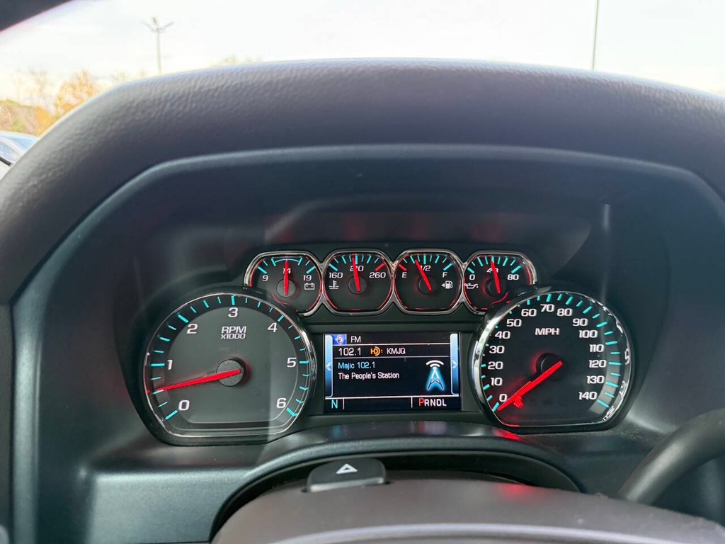 Chevrolet Silverado 1500 Vehicle Full-screen Gallery Image 31