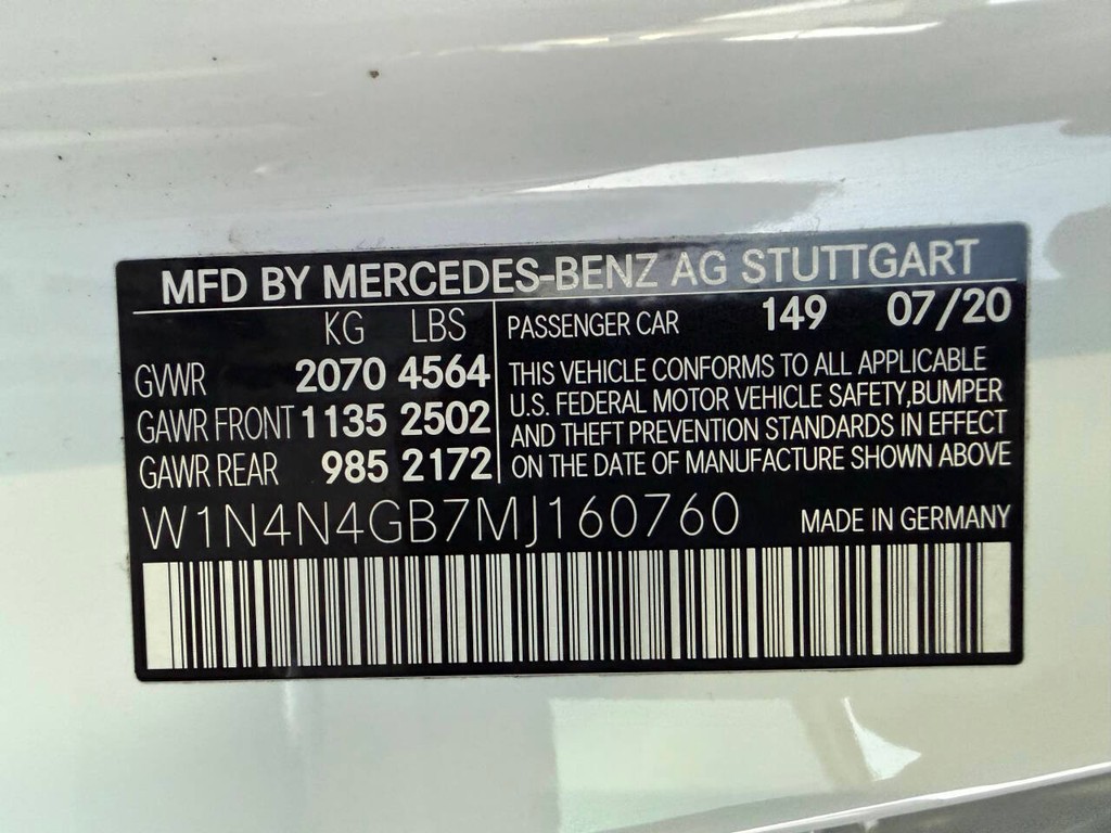 Mercedes-Benz GLA Vehicle Full-screen Gallery Image 35