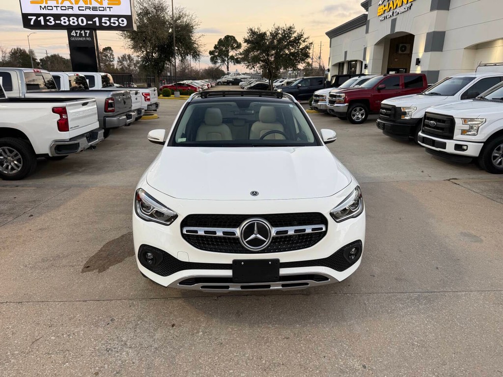 Mercedes-Benz GLA Vehicle Full-screen Gallery Image 42