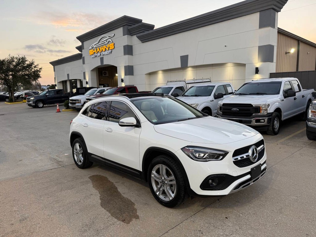 Mercedes-Benz GLA Vehicle Full-screen Gallery Image 44