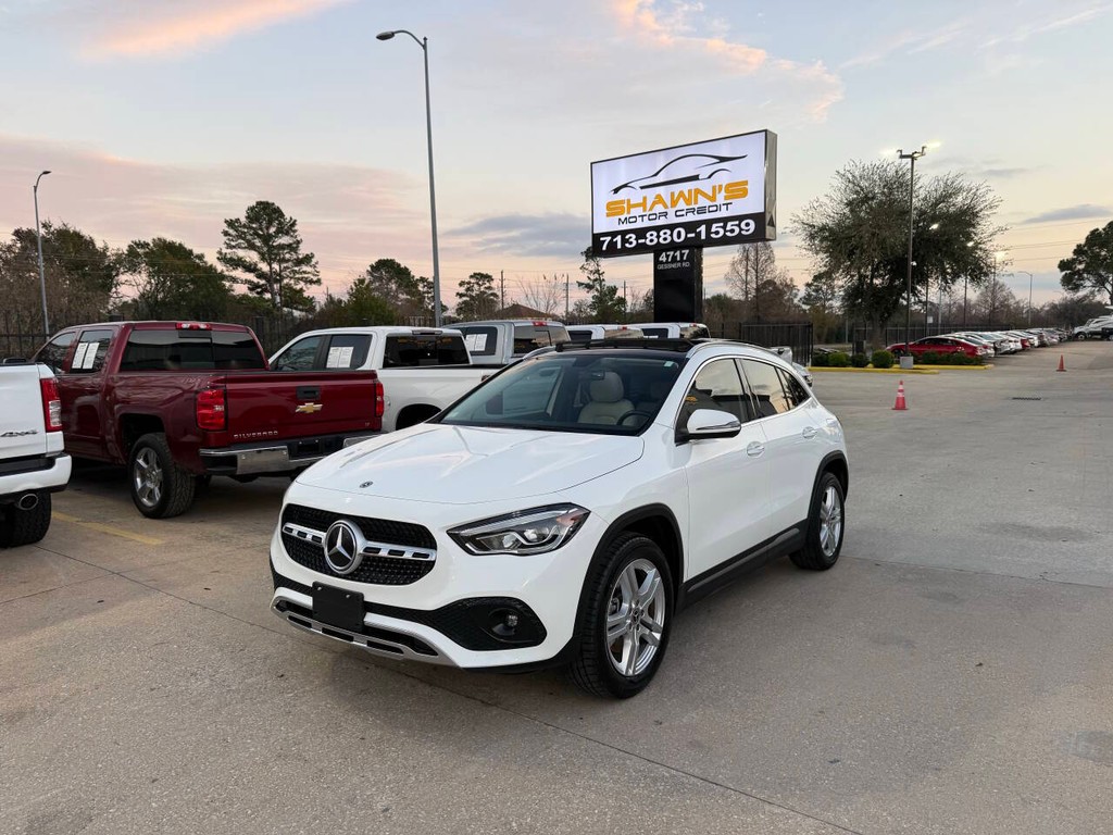 Mercedes-Benz GLA Vehicle Full-screen Gallery Image 45