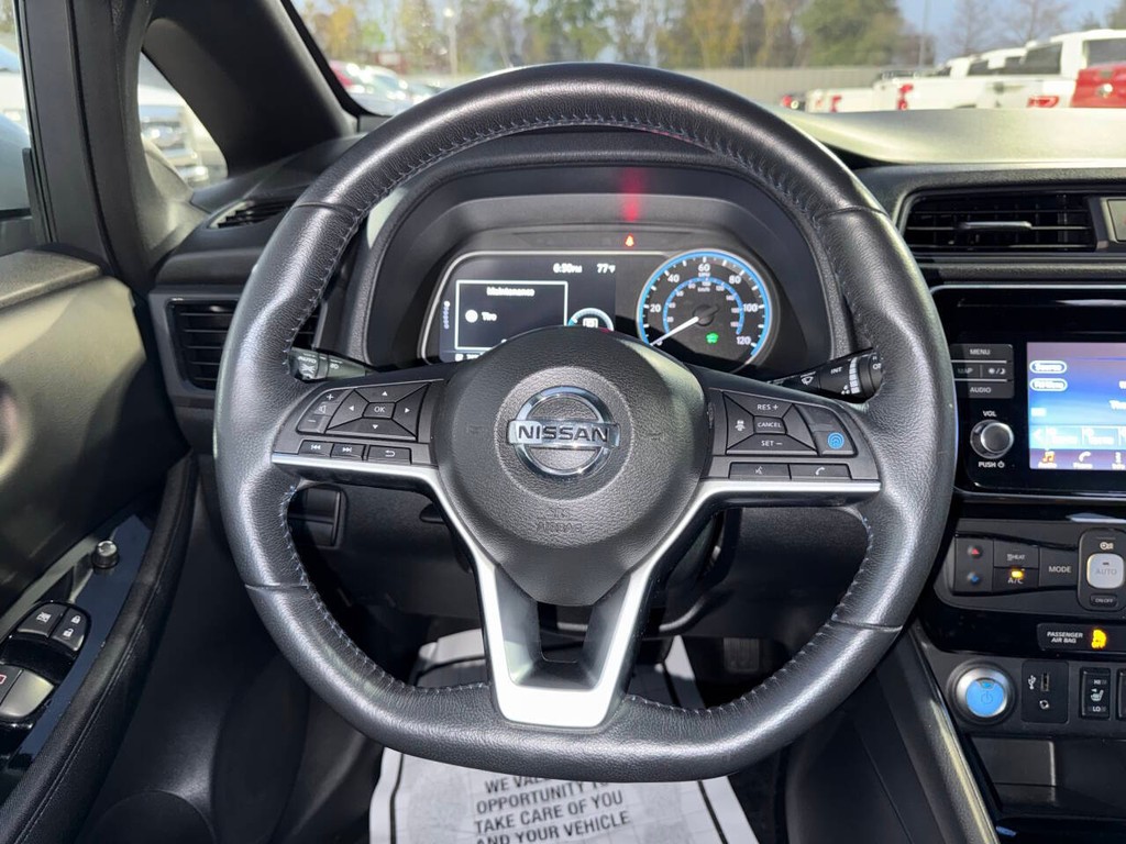 Nissan LEAF Vehicle Full-screen Gallery Image 22