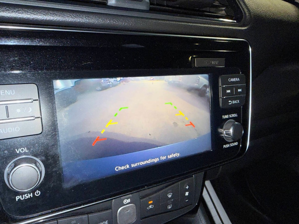 Nissan LEAF Vehicle Full-screen Gallery Image 26