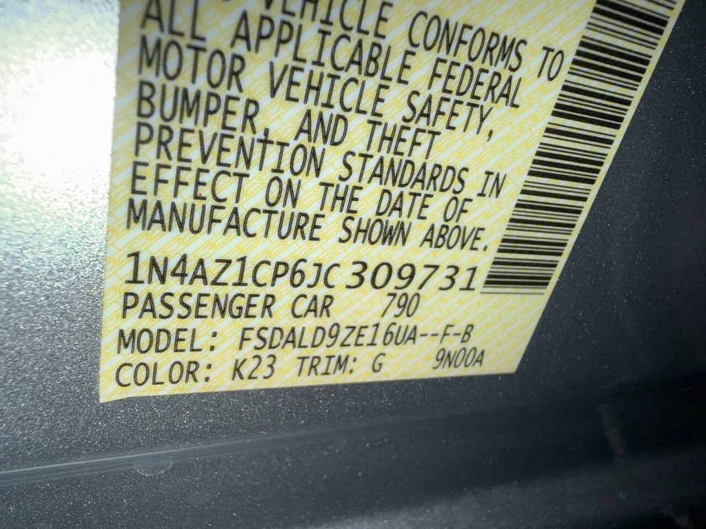 Nissan LEAF Vehicle Full-screen Gallery Image 32