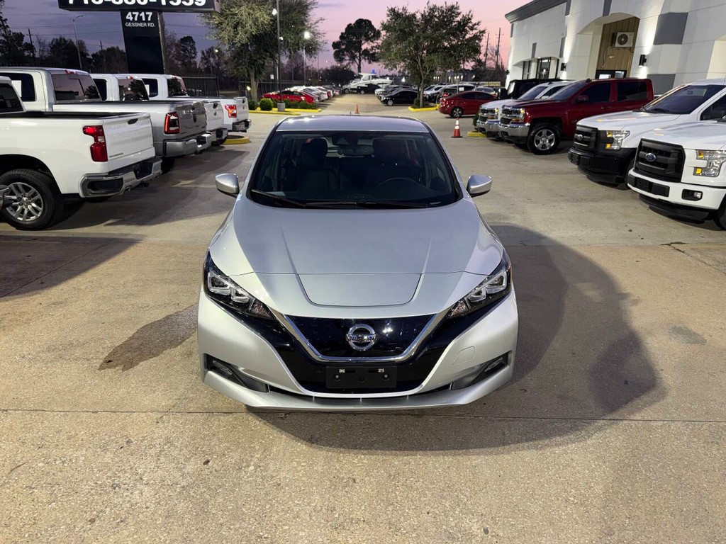 Nissan LEAF Vehicle Full-screen Gallery Image 39