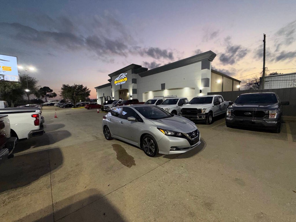 Nissan LEAF Vehicle Full-screen Gallery Image 43