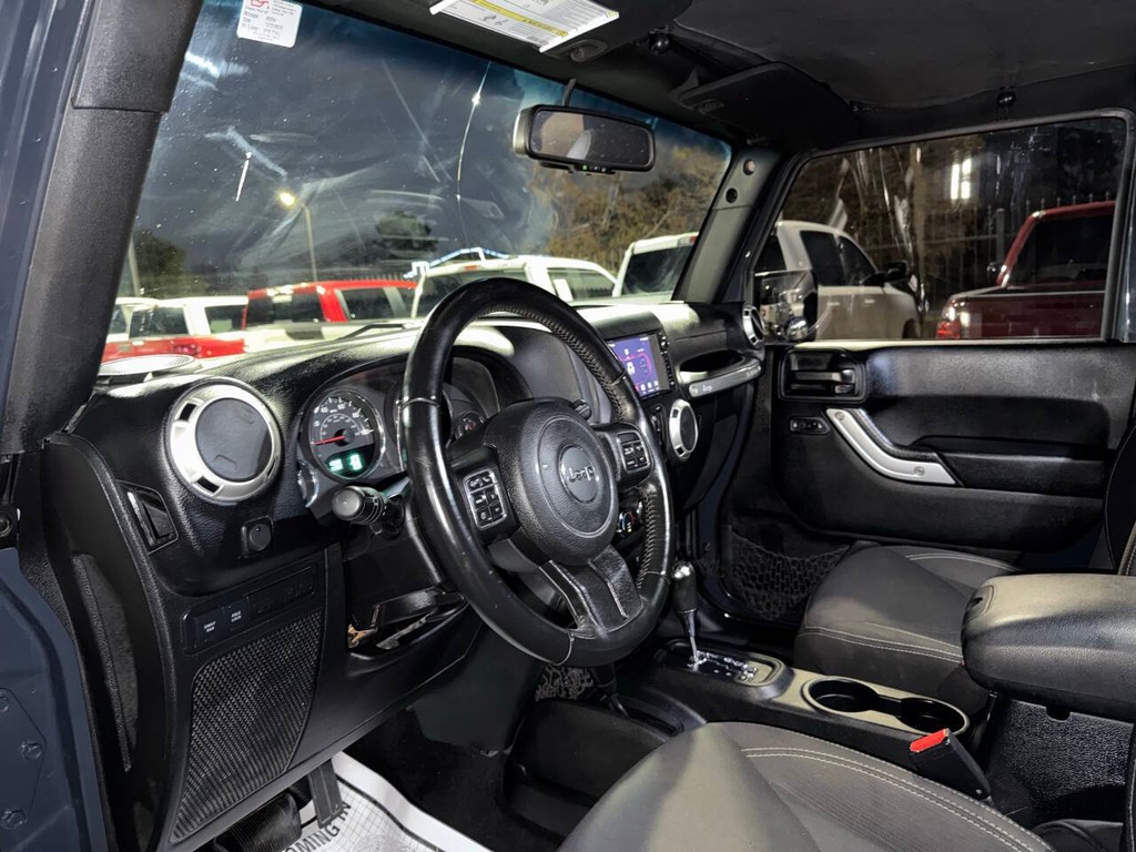 Jeep Wrangler Unlimited Vehicle Full-screen Gallery Image 06