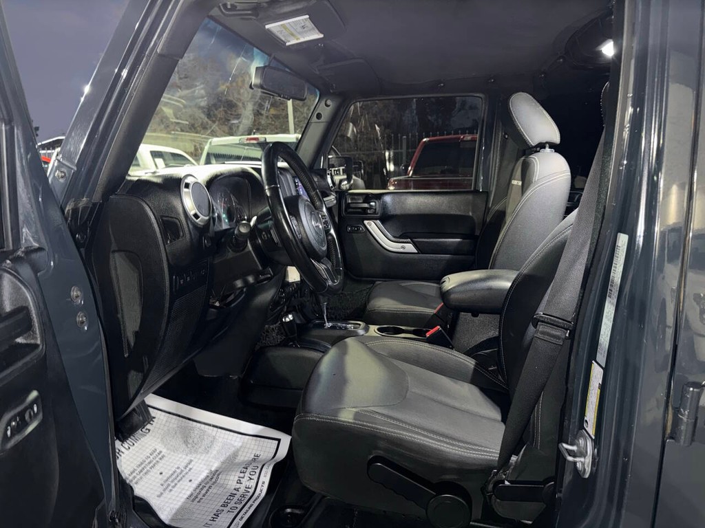 Jeep Wrangler Unlimited Vehicle Full-screen Gallery Image 07