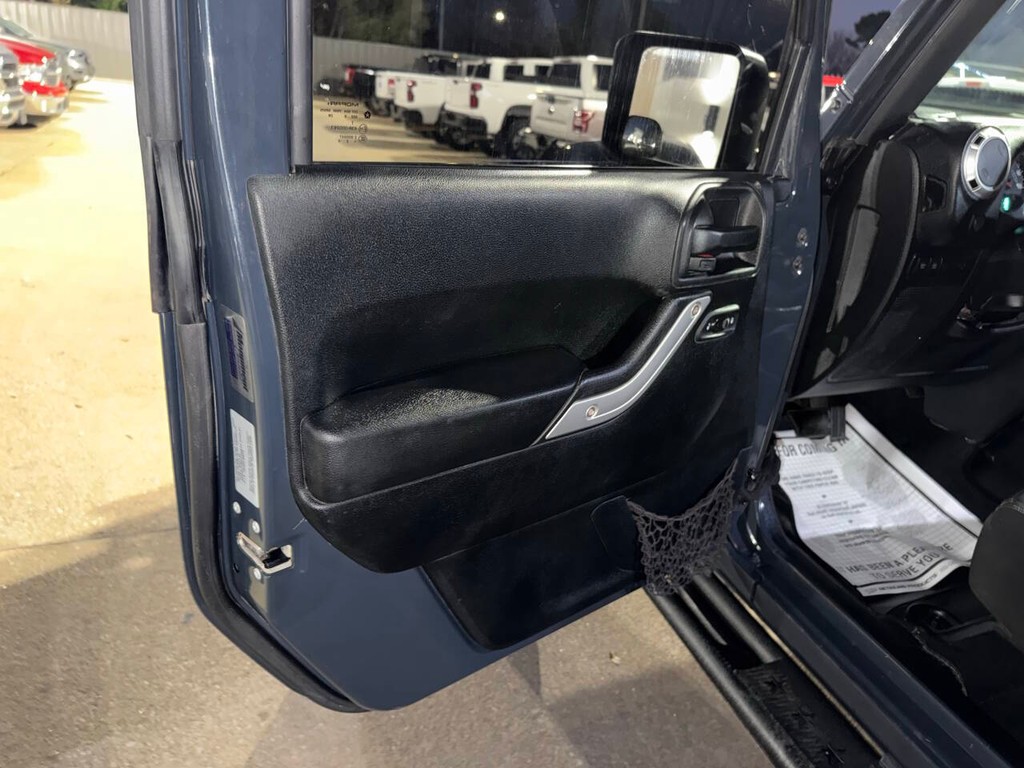 Jeep Wrangler Unlimited Vehicle Full-screen Gallery Image 08