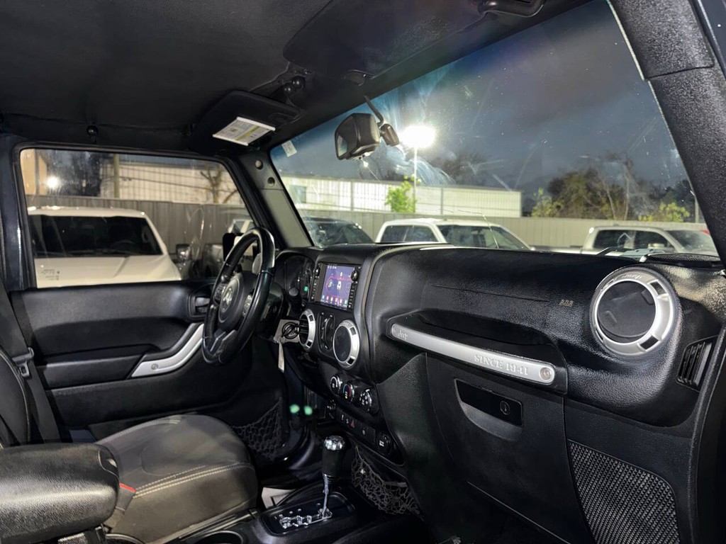 Jeep Wrangler Unlimited Vehicle Full-screen Gallery Image 09