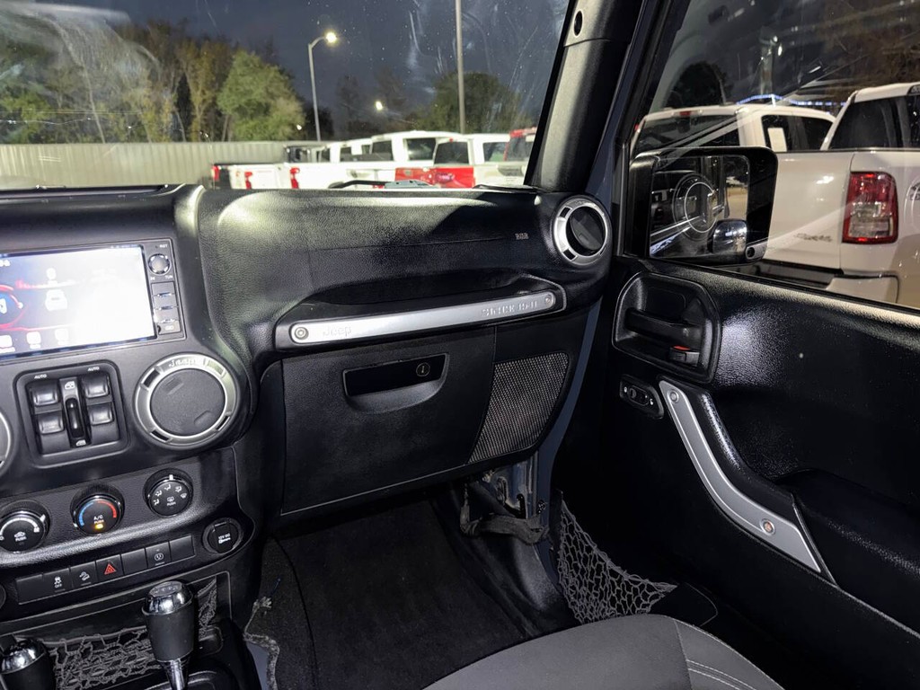 Jeep Wrangler Unlimited Vehicle Full-screen Gallery Image 20