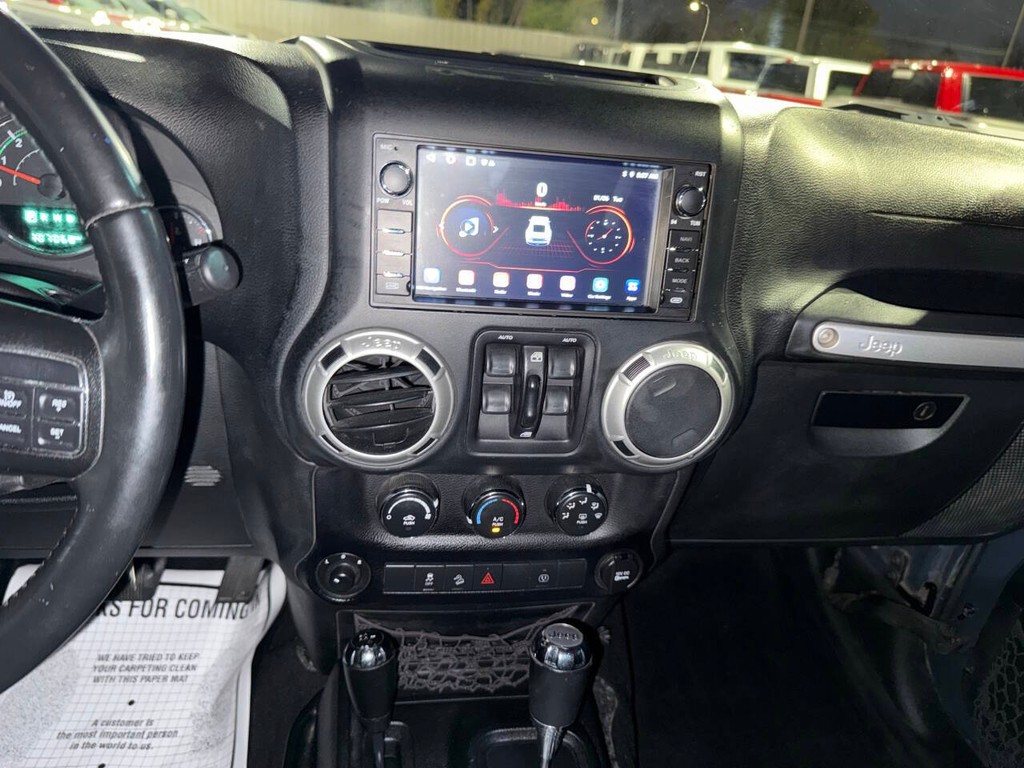 Jeep Wrangler Unlimited Vehicle Full-screen Gallery Image 24