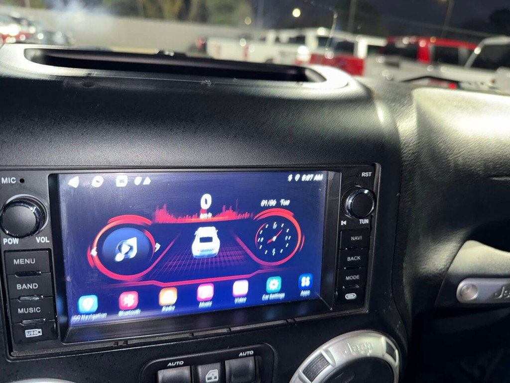 Jeep Wrangler Unlimited Vehicle Full-screen Gallery Image 25