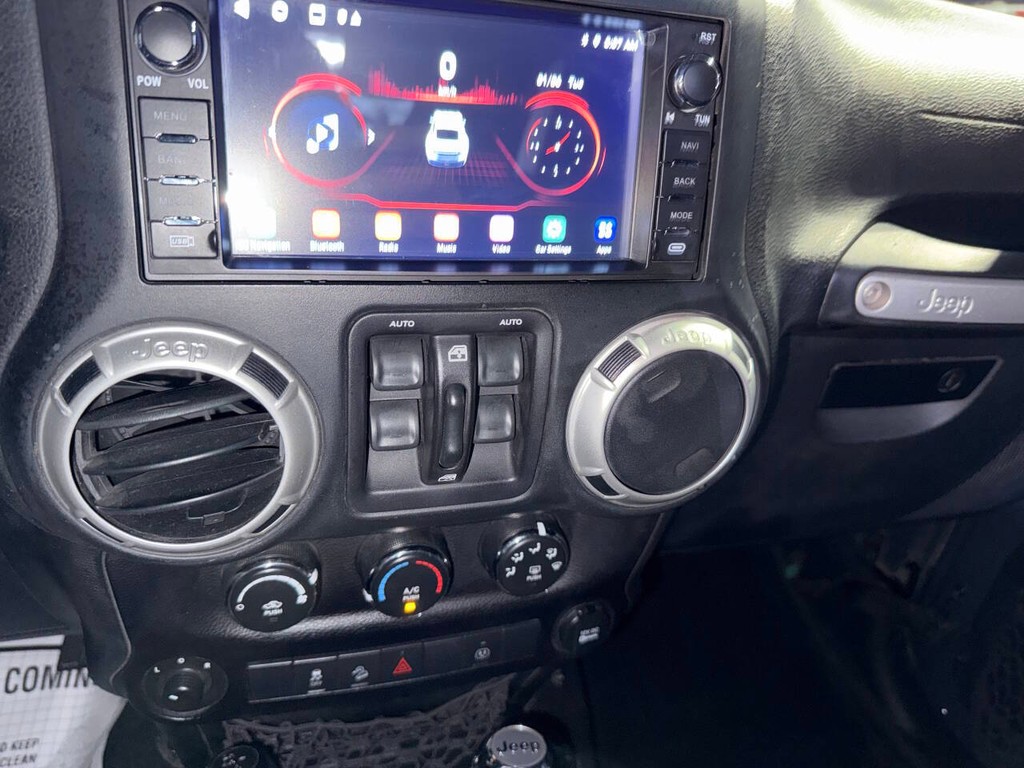 Jeep Wrangler Unlimited Vehicle Full-screen Gallery Image 26