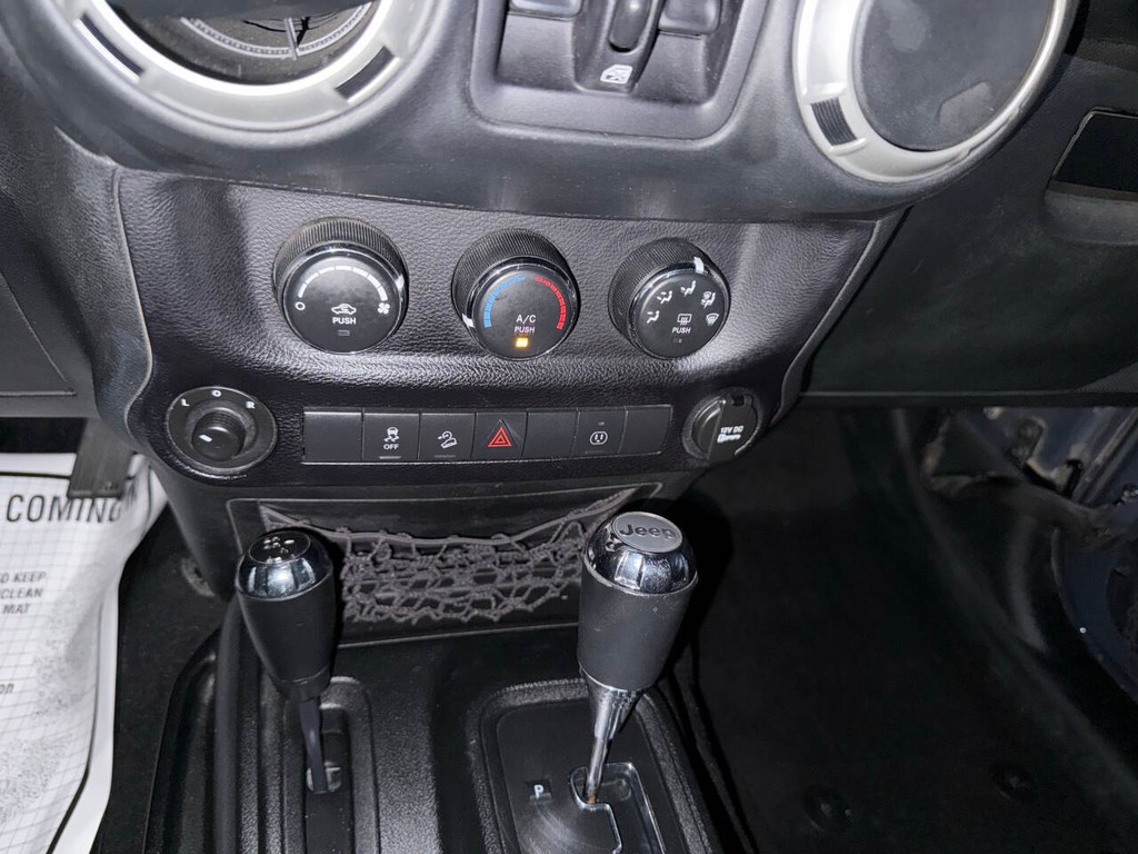 Jeep Wrangler Unlimited Vehicle Full-screen Gallery Image 27