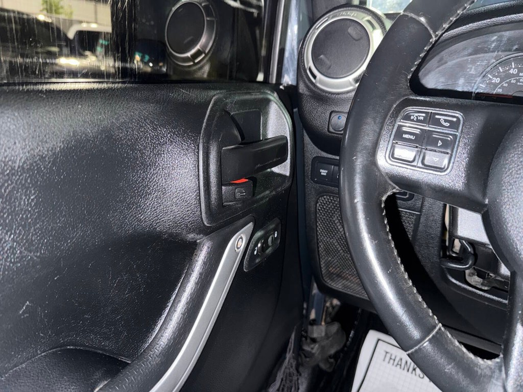 Jeep Wrangler Unlimited Vehicle Full-screen Gallery Image 29