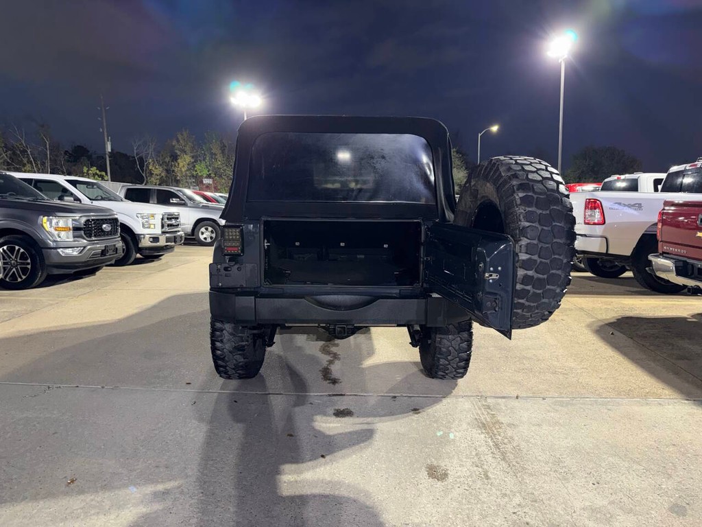 Jeep Wrangler Unlimited Vehicle Full-screen Gallery Image 35