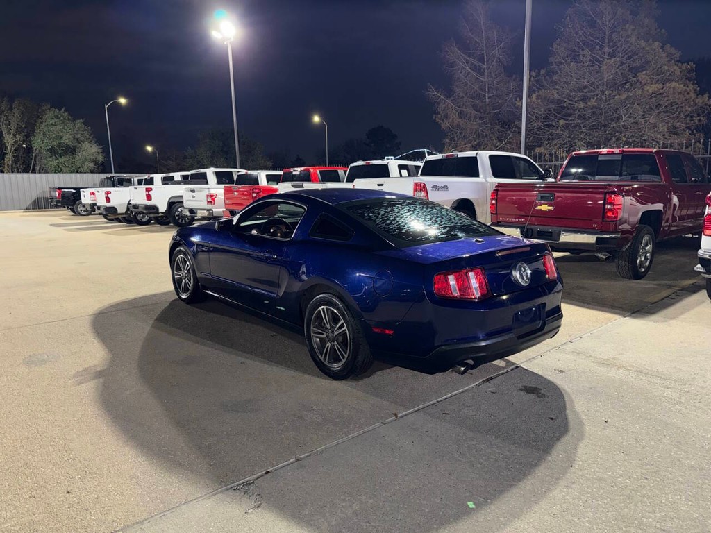 Ford Mustang Vehicle Full-screen Gallery Image 04