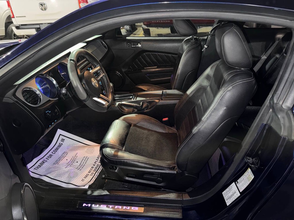 Ford Mustang Vehicle Full-screen Gallery Image 07